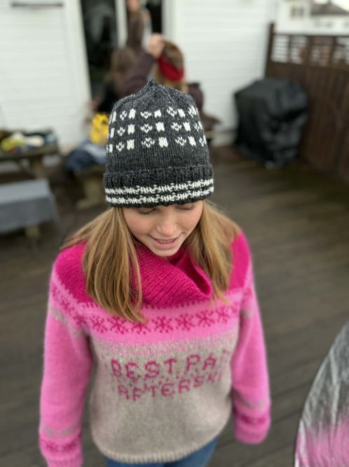 Hovedbilde Lue til Is-genser (strikkepakke)