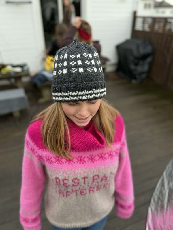 Lue til Is-genser (strikkepakke)