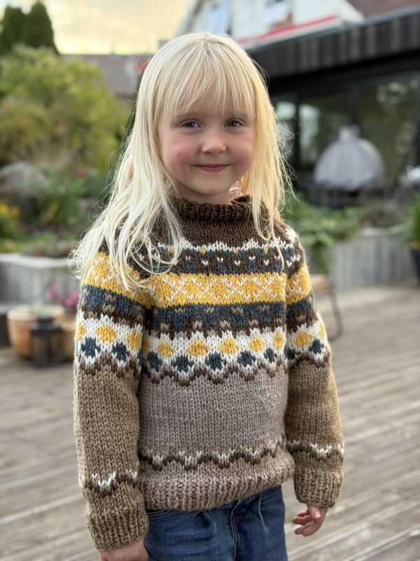 Helgholm-genser (strikkepakke)